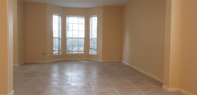 Building Photo - 28907 Fox Run Boulevard