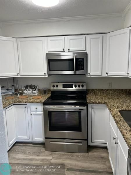 Building Photo - 2708 NE 14th Street Causeway