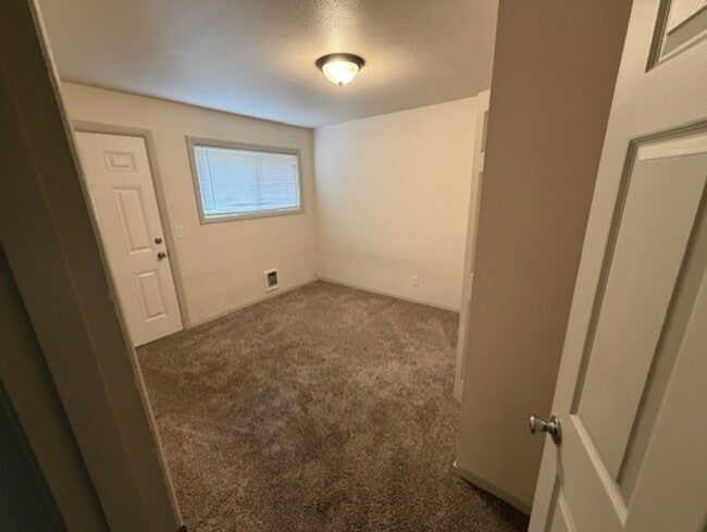 Building Photo - 3 bedroom Centralia home