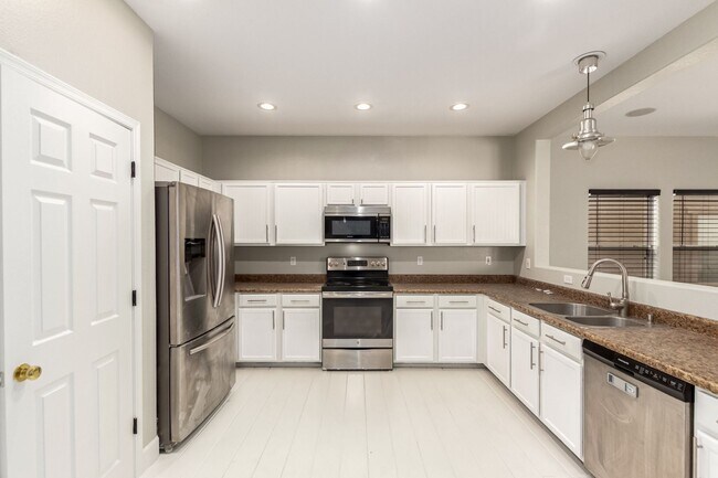 Building Photo - 21127 Avenida Del Valle Ct