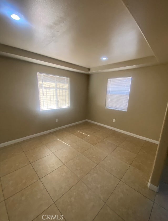 Building Photo - 635 E 79th St