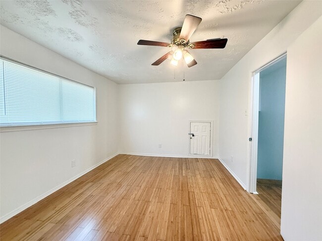 Building Photo - 10423 Kirkshire Dr