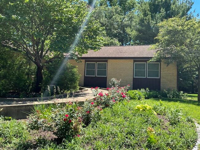 Building Photo - 2209 Grange Cir