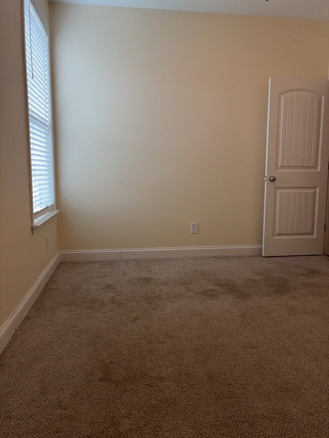Building Photo - "Charming 3-Bedroom Home with 2 Full Baths in Greenville's Forest Ridge!"
