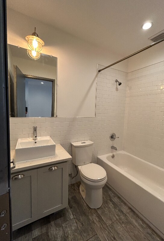 Building Photo - 233 1st St