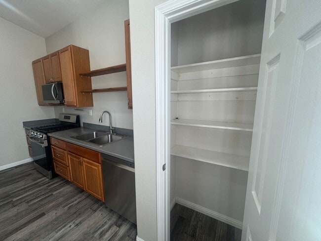 Building Photo - 1565 Shiloh Pl