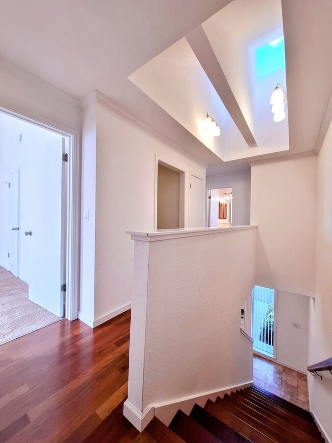 Building Photo - Beautiful 2bd Townhouse With Attached Garage, Private Patio, Pool/Hot Tub, & Clubhouse!