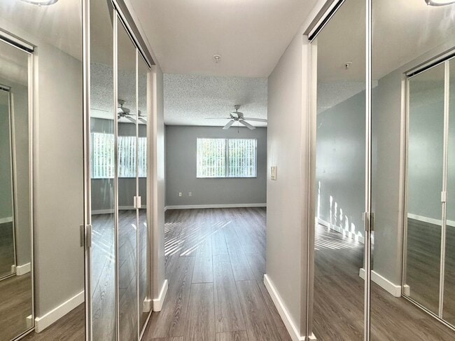 Building Photo - 1100 Crestwood Ct S