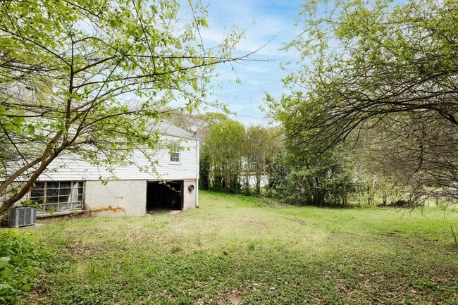 Building Photo - 119 Merrilat Ave