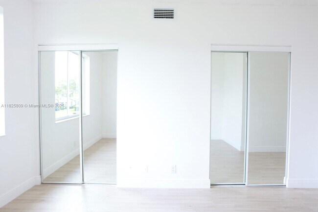 Building Photo - 16686 Hemingway Dr