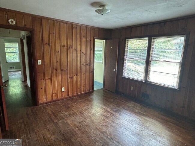 Building Photo - 190 Northcrest Dr