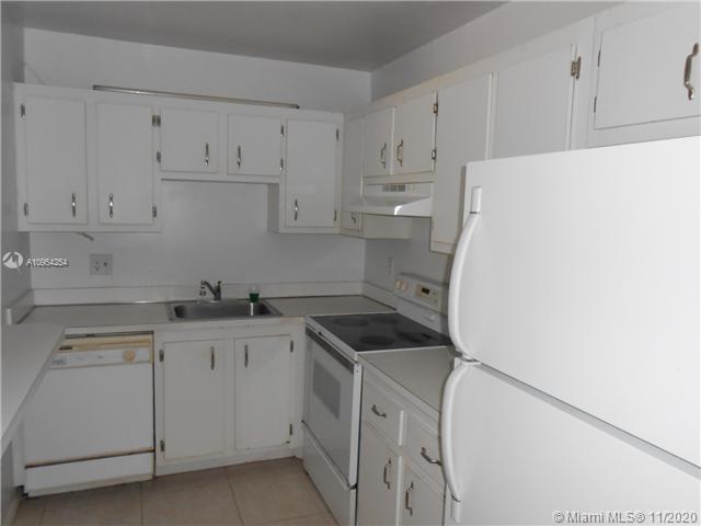 Building Photo - 4154 Inverrary Dr