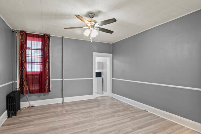 Building Photo - 1109 W 40th St