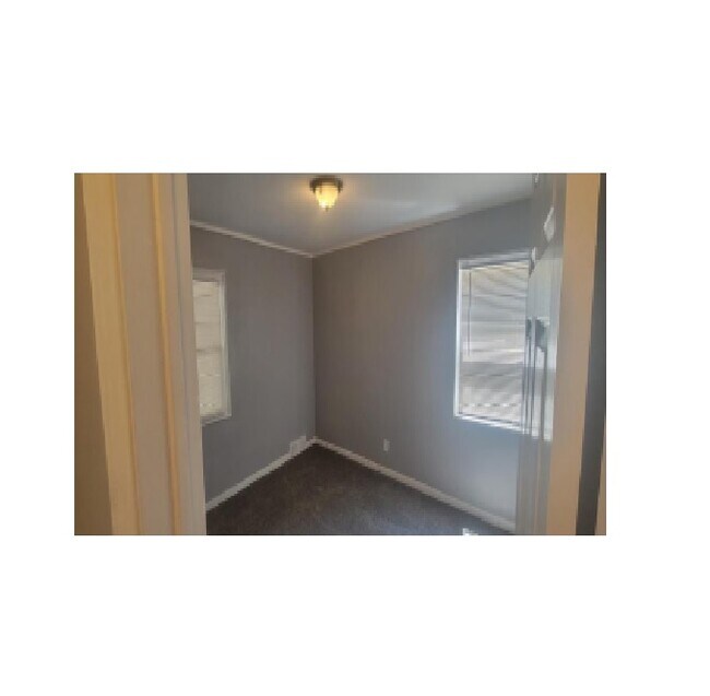 Building Photo - 9220 Mansfield St