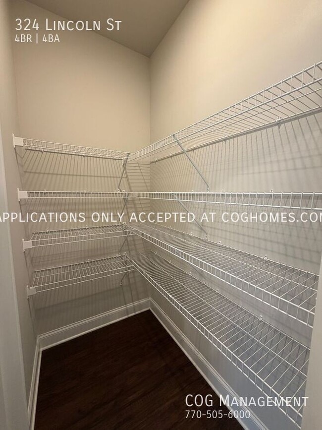 Building Photo - 324 Lincoln St