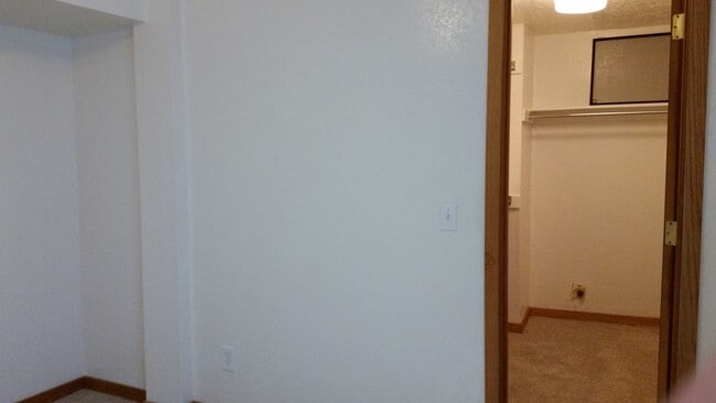 Building Photo - Condo for Rent