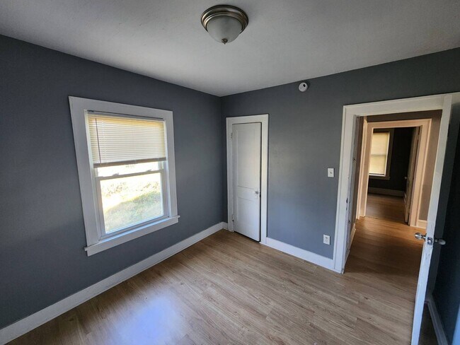 Building Photo - 13617 Glenside Rd