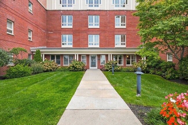 Building Photo - 629 Hammond St