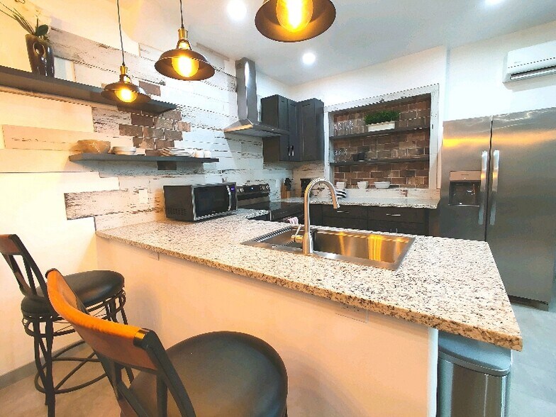 Building Photo - 283 Berrydale Ave