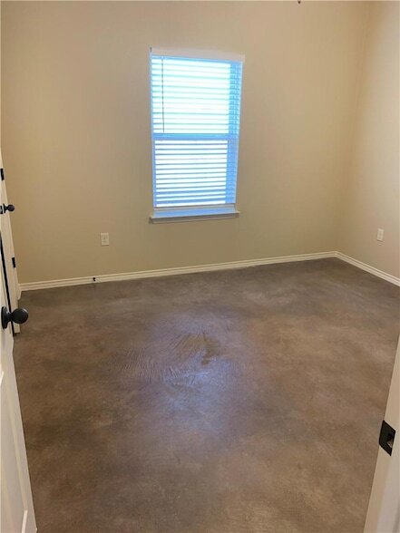 Building Photo - 379 Joanne Lp