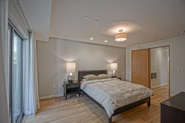 Building Photo - NEWER, LUXURIOUS & MODERN, 2920 SQ FT HOME W/ HIGH END DETAILS, AMAZING DECK/BALCONY SPACE, 2-CAR...