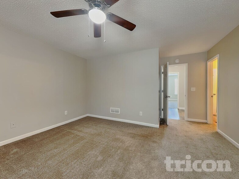 Building Photo - 3715 Longview Dr