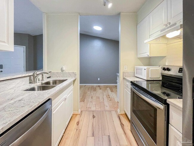 Building Photo - 601 E Burgess Rd