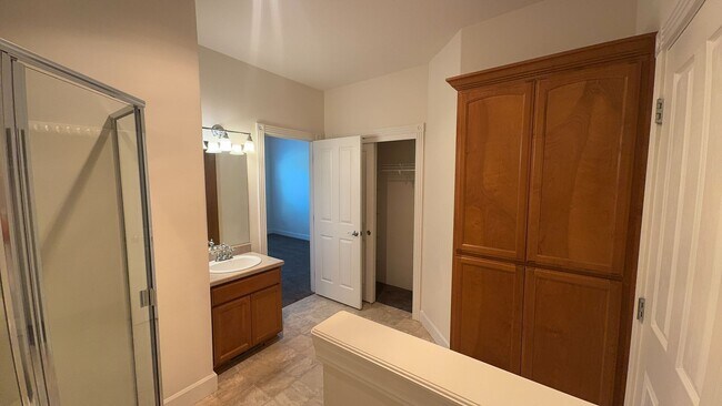 Building Photo - 2 Bed 2 Bath Home