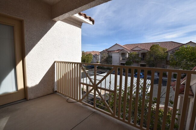 Building Photo - BEAUTIFUL 2 BED, 2 BATH CONDO AT MORGYN RI...