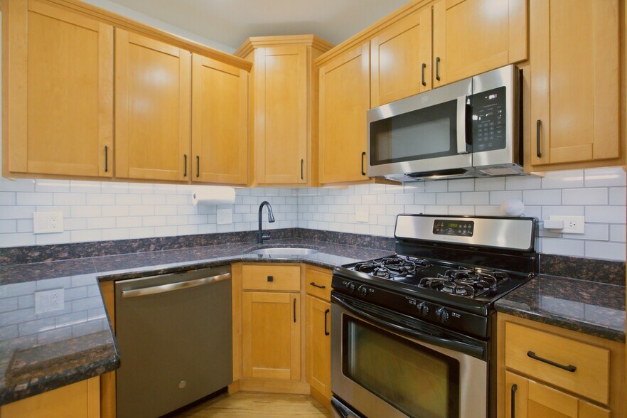 Building Photo - 2619 N Harding Ave