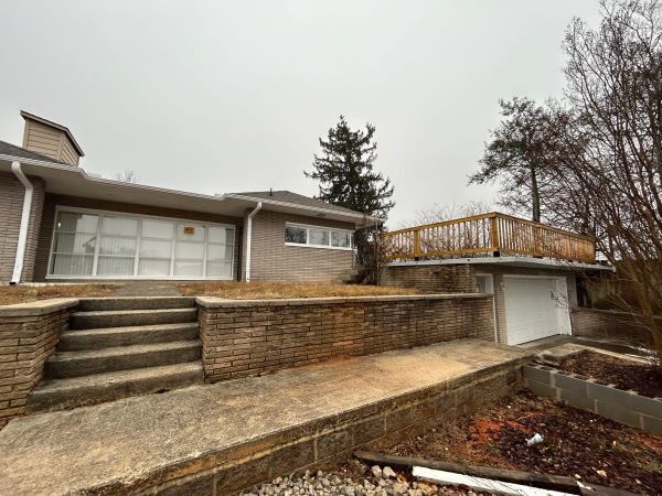 Building Photo - Lenoir City 3bd/2.5ba brick ranch with lar...