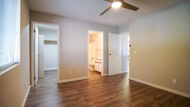 Building Photo - 1017 N Stilson Rd