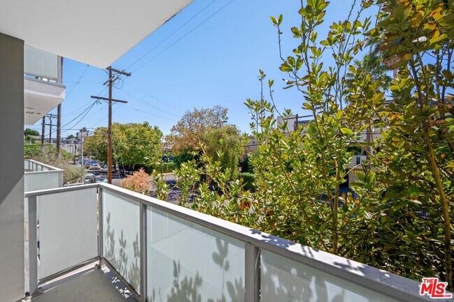 Building Photo - 7133 Hawthorn Ave
