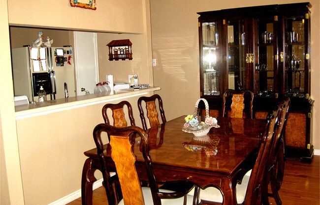 Building Photo - 2406 High Hollow Dr