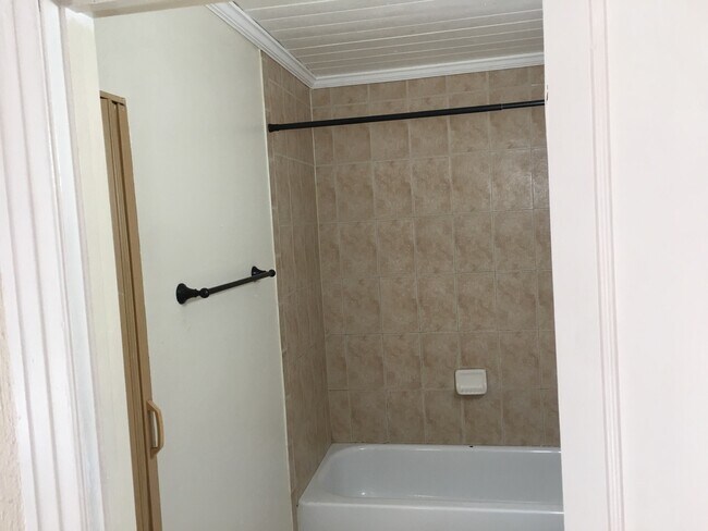 Building Photo - North Hyde Park - UT Area