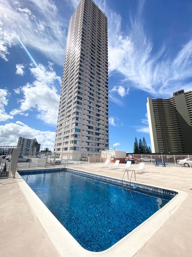 Primary Photo - Pearlridge Square - Studio w/bathroom and ...