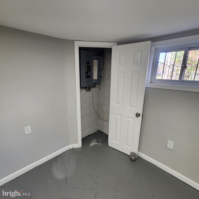 Building Photo - 6512 Hansford St