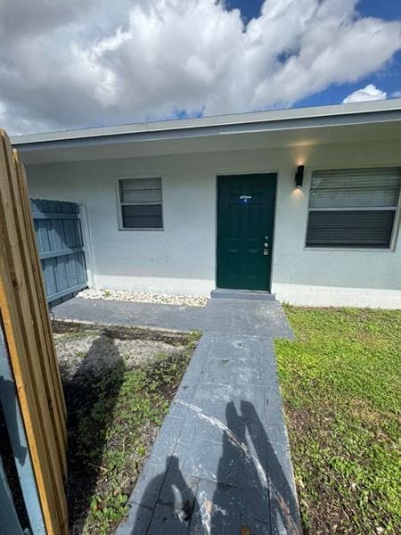 Building Photo - 518 SW 20th Ave