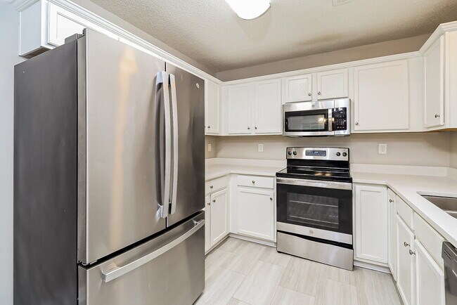 Building Photo - 7039 Lowen Rd