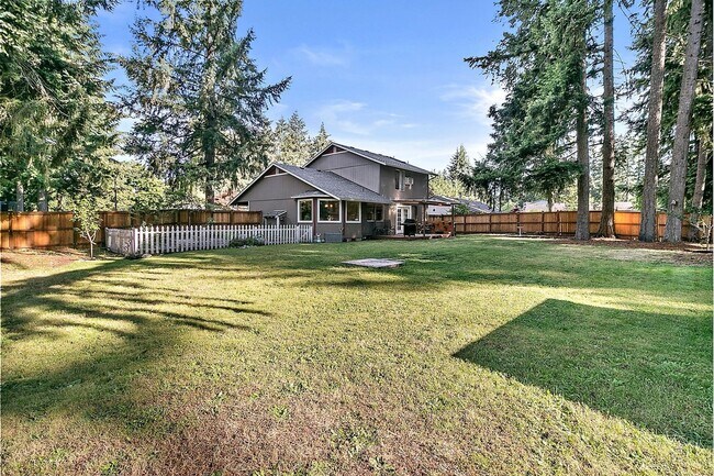 Building Photo - Lakeside Living in Lacey's Lake Forest Nei...