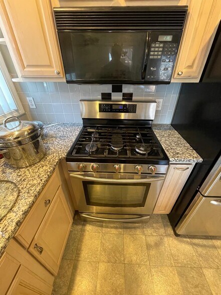 Building Photo - 112 Boston Ave