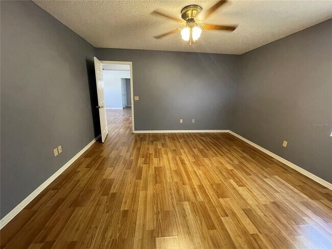 Building Photo - 6034 E Peach St