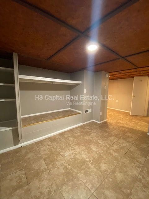 Building Photo - 117 N Shamrock St