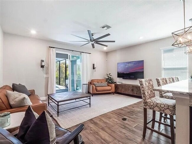Building Photo - Stunning 5 bedroom home in Longwood