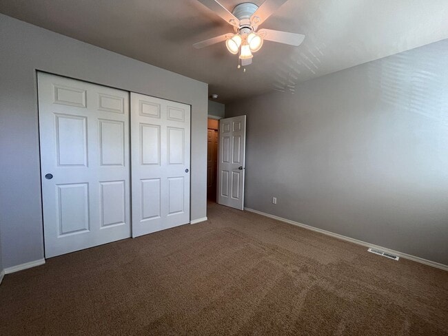 Building Photo - Lovely South Hill Home!