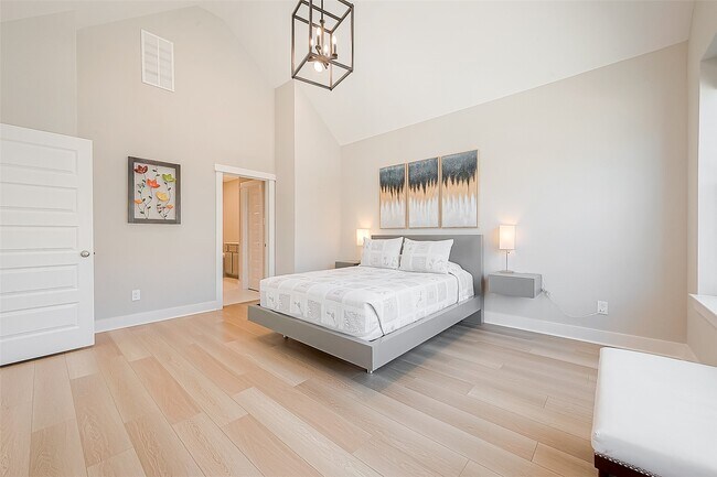 Building Photo - 10915 Brambling Wood Dr