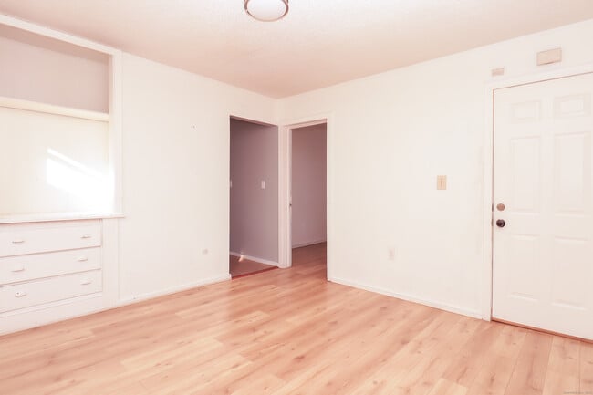 Building Photo - 117 Lamberton St