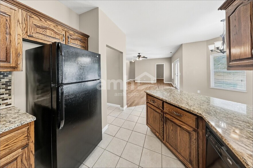 Building Photo - 1001 High Ridge Dr N
