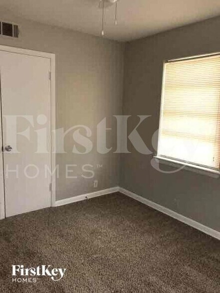 Building Photo - 3101 Marydale Rd
