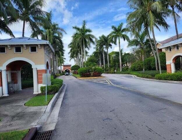 Building Photo - 4159 N Haverhill Rd